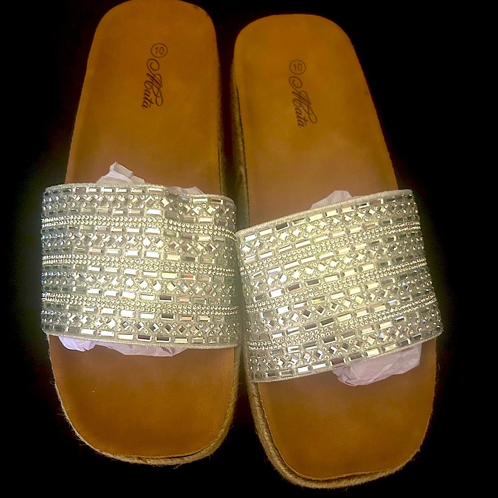 MATA SILVER LIVING SANDAL NEW IN BOX.